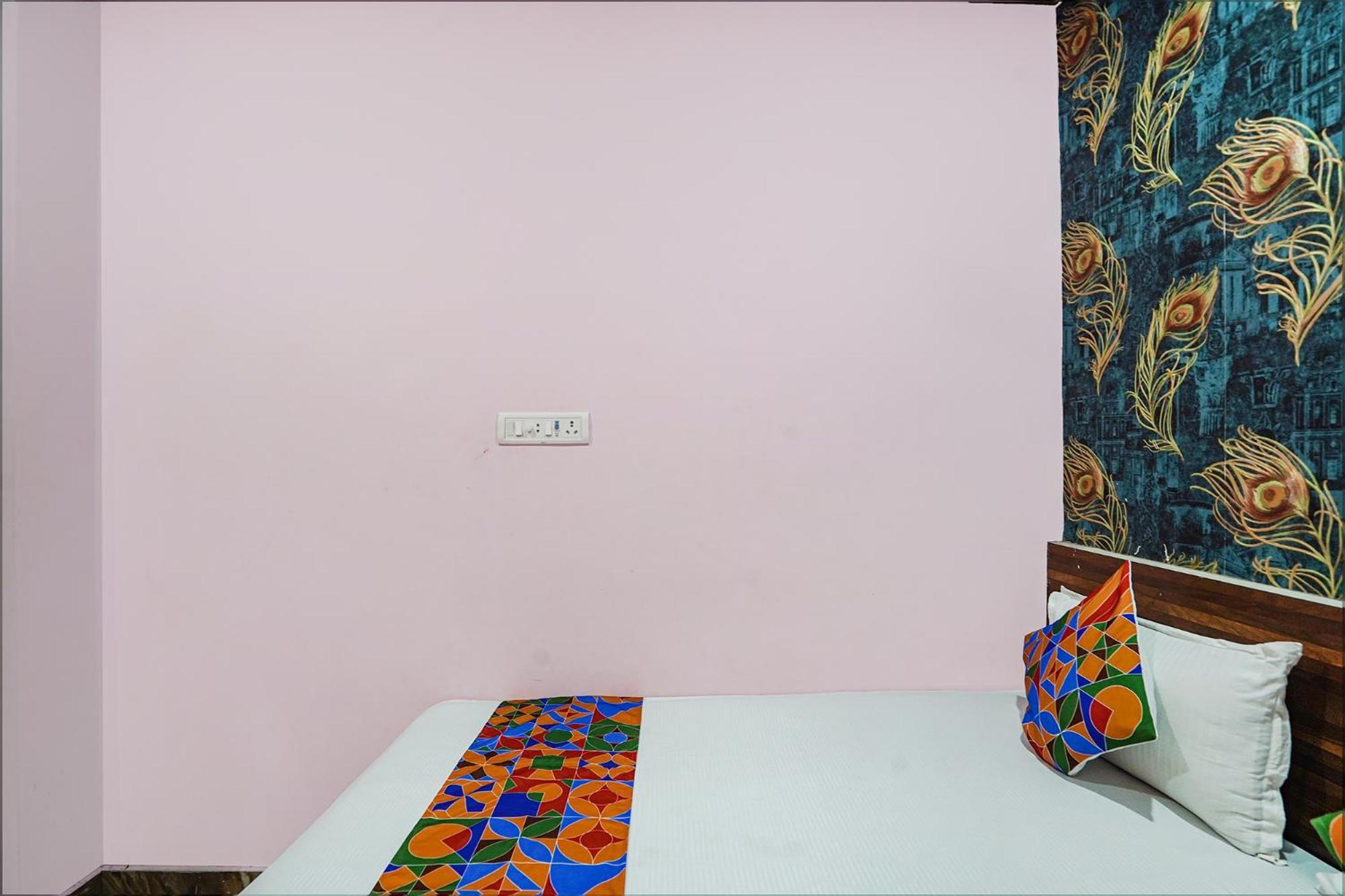 Fabhotel Deepak Palace - Assi Ghat, Varanasi